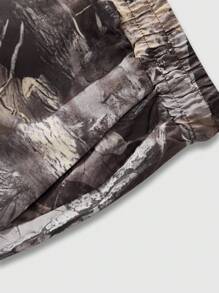 Manfinity LEGND Conjunto de camisa y pantalones cortos de camuflaje talla grande para hombre