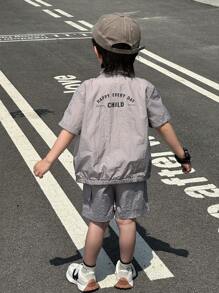 SHEIN 2pcs Set Young Boy Summer Casual Outdoor Fashion Contrast Strap Decor Back English Print Comfortable Soft Fabric Zip Up Short Sleeve Jacket + Elastic Waist Patchwork Pocket Decorated Casual Shorts Outfit, Suitable For Outgoing, Outdoor, Shopping, Party Etc. - Grey - View 2