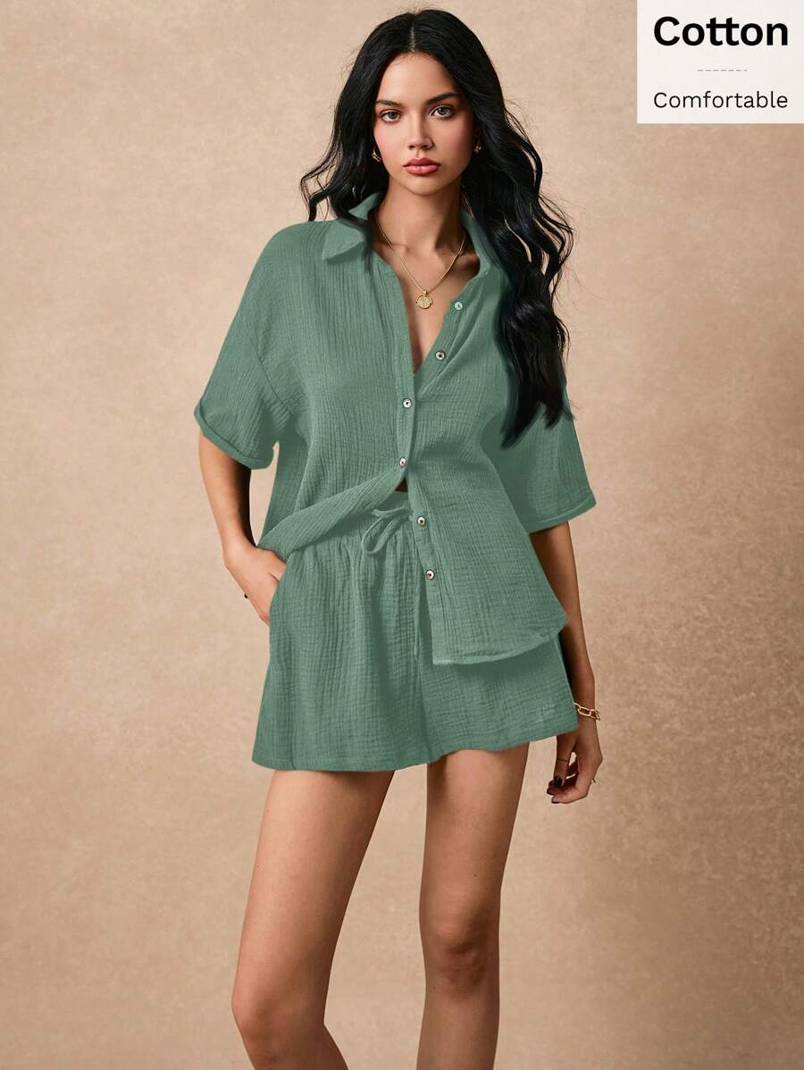 Poéselle 女士夏季兩件套裝,海灘兩件套裝,棉質紋理面料,捲邊袖口,側邊口袋短褲,適合度假,寬鬆輕鬆上衣套裝 - 綠色 - 查看 1