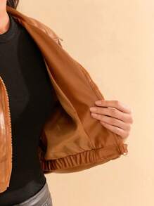 SHE(IN) BRASIL PREMIUM Casaco em PU com Bolso e elástico - Caramelo - Visão 3