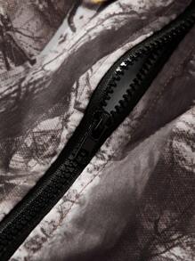 Manfinity LEGND Conjunto de camisa y pantalones cortos de camuflaje talla grande para hombre