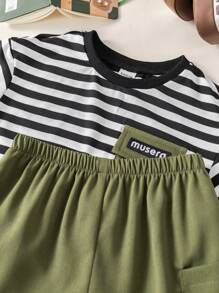 SHEIN 2 Stück/Set Kleinkind Jungen Sommer Lässig gestreiftes Kurzarm T-Shirt & Shorts mit elastischem Bund Set
