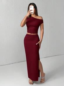 SHEIN PETITE 女士露肩不对称褶皱上衣+低腰褶皱高开衩纯色米色夏季套装 - 酒紅色 - 查看 4