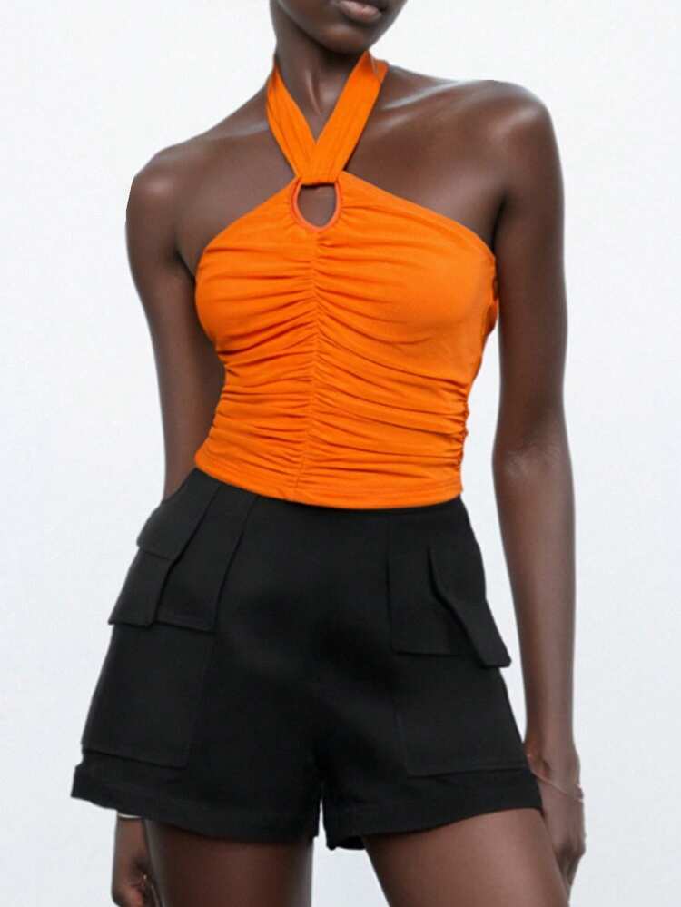 SHEIN Maija Letnia moda 2025 – elegancki wygląd na brunch i lotnisko, festiwal muzyki plażowej w stylu boho, Wielkanoc, ukończenie szkoły, codzienny strój na co dzień: Damski top z metalowymi zdobieniami, wiązany na szyi, z wycięciami i wiązaniem w kolorze zachodzącego słońca