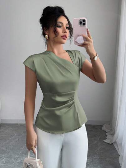 Elenzga 女士优雅缎面纯色不对称领褶皱肩部修身短款衬衫，适合休闲、办公和度假