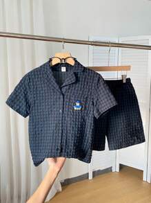 SHEIN 2 件套青少年男孩休闲补丁图案熊装饰翻领补丁短袖短裤宽松编织睡衣套装 - 霧霾藍 - 查看 4