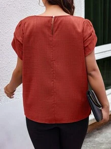 Calvaya 加大码纯色圆领优雅短袖衬衫，适合夏季 - 紅色 - 查看 2