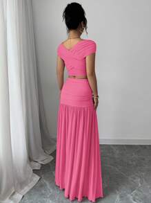 Elenzga 女式纯色十字设计短款紧身上衣和褶皱迷你裙两件套，时尚