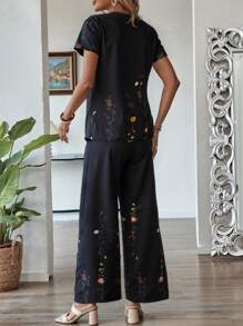 SHEIN LUNE 2 件套女士休闲花卉印花衬衫和裤子套装，适合度假 - 黑色 - 查看 2