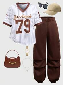 Set da 2 pezzi: maglietta sportiva con scollo a V e stampa numerica colore marrone caffè di taglia oversize e pantaloni casual tinta unita marroni