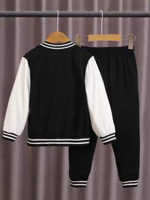 SHEIN Genkimix Kids 2 件套年轻男孩学院风服装 - 黑色针织上衣，白色袖子，大字母“A”印花，搭配同款印花运动裤，罗纹领、袖口和下摆，舒适休闲，适合春秋季节、日常穿着、运动、上学、旅行