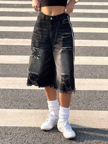 SHEIN PETITE Quần short denim nữ kiểu dáng thường ngày, rách gấu, có họa tiết tua rua, thích hợp cho mùa hè. - màu đen - Xem 4