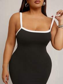 SHEIN SXY Robe-camisole élégante à ourlet de sirène et couleur contrastée pour femme forte. Convient pour les fêtes et le port quotidien
