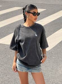 Muchica 女式黑色针织圆领落肩袖休闲T恤，带骑士印花 - 黑色 - 查看 3