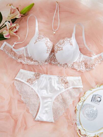 2pcs Bicolor Lace Trim Underwire Lingerie Bra & Panty Set