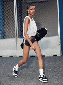 SHEIN Sports Top sin mangas de cuello redondo liso, estilo casual y holgado de largo alto, adecuado para el verano - Gris - Ver 3