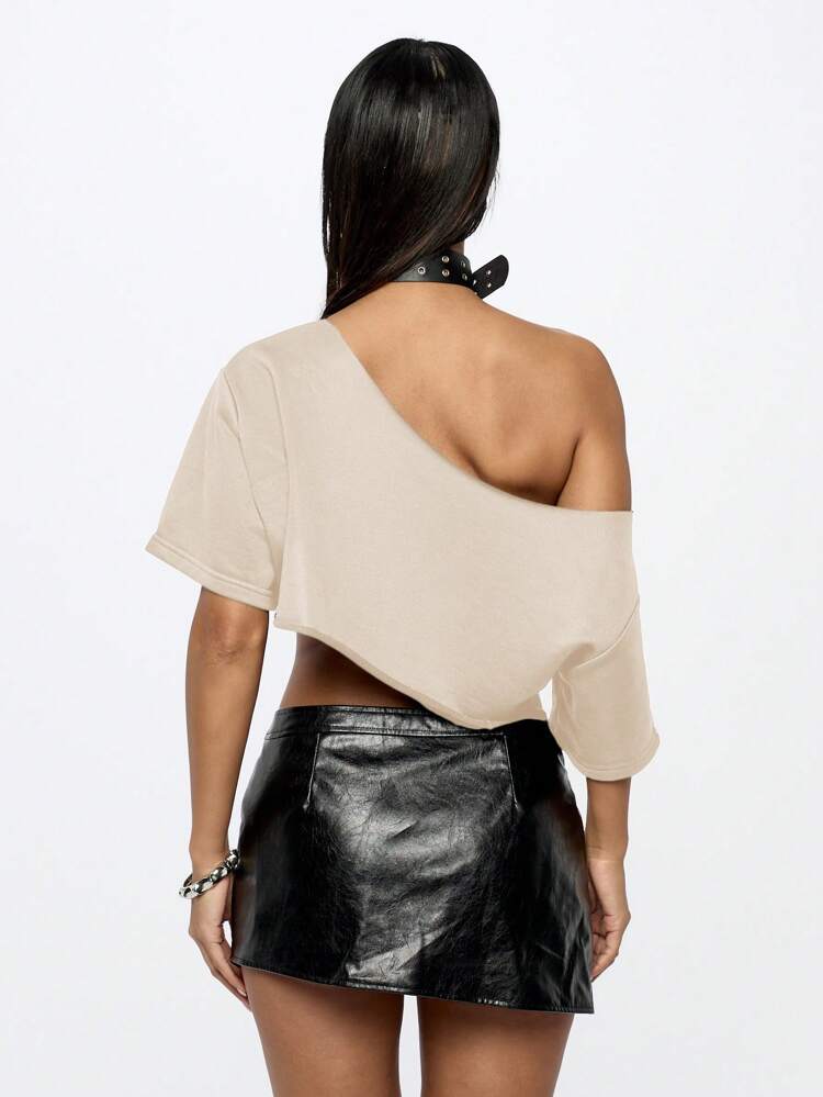 SUMWON WOMEN Slogan Off Shoulder Asymmetric Cropped Top Edgy Statement