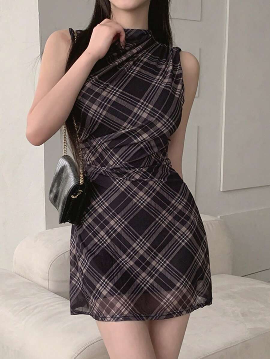 DAZY Women's Sleeveless Plaid Cinched Waist Mini Dress