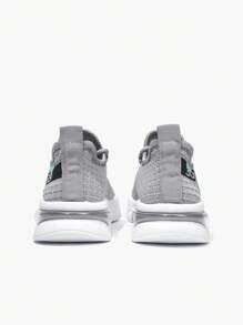 Chaussures de sport grises souples et respirantes en maille, polyvalentes et casual, parfaites pour la rentrée scolaire