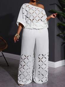 SHEIN CURVE+ 大码白色不对称肩部刺绣两件套，优雅的暑假毕业礼服/女士毕业礼服/白色毕业礼服/毕业装。女士沙滩装/沙滩裙/沙滩度假装/沙滩必备品/毕业/茶会礼服