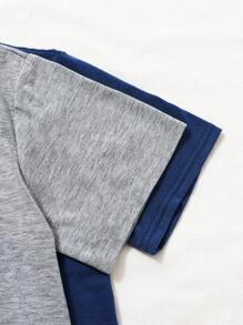 SHEIN Set de 2 piezas de pijama para niños preadolescentes con camiseta de cuello redondo de manga corta y estampado liso y pantalón corto suelto a cuadros