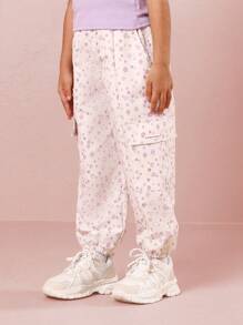 SUMWON Conjunto de conjunto de verano para niñas jóvenes con camiseta acanalada dulce "Amour Paris" y pantalón de carga floral, atuendo para tiempo libre y juego a juego