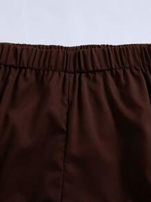 Set da 2 pezzi: maglietta sportiva con scollo a V e stampa numerica colore marrone caffè di taglia oversize e pantaloni casual tinta unita marroni