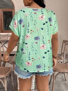 SHEIN VCAY Plus Size Women Floral Print Contrast Lace Bat Wing Sleeve Casual T-Shirt