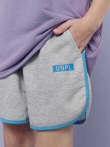 SHEIN Short casual polyvalent avec imprimé lettre pour jeunes filles, confortable et naturel, convient pour les week-ends ou les sorties de vacances, comme se promener dans le parc, pique-niquer à l'extérieur ou se baigner à la plage - Gris - Voir 7