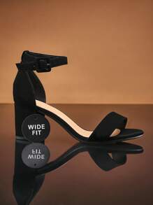 SHUZIA Elegante Damen-Sandalen mit Knöchelriemen, runder Zehenpartie und Blockabsatz in weiter Passform