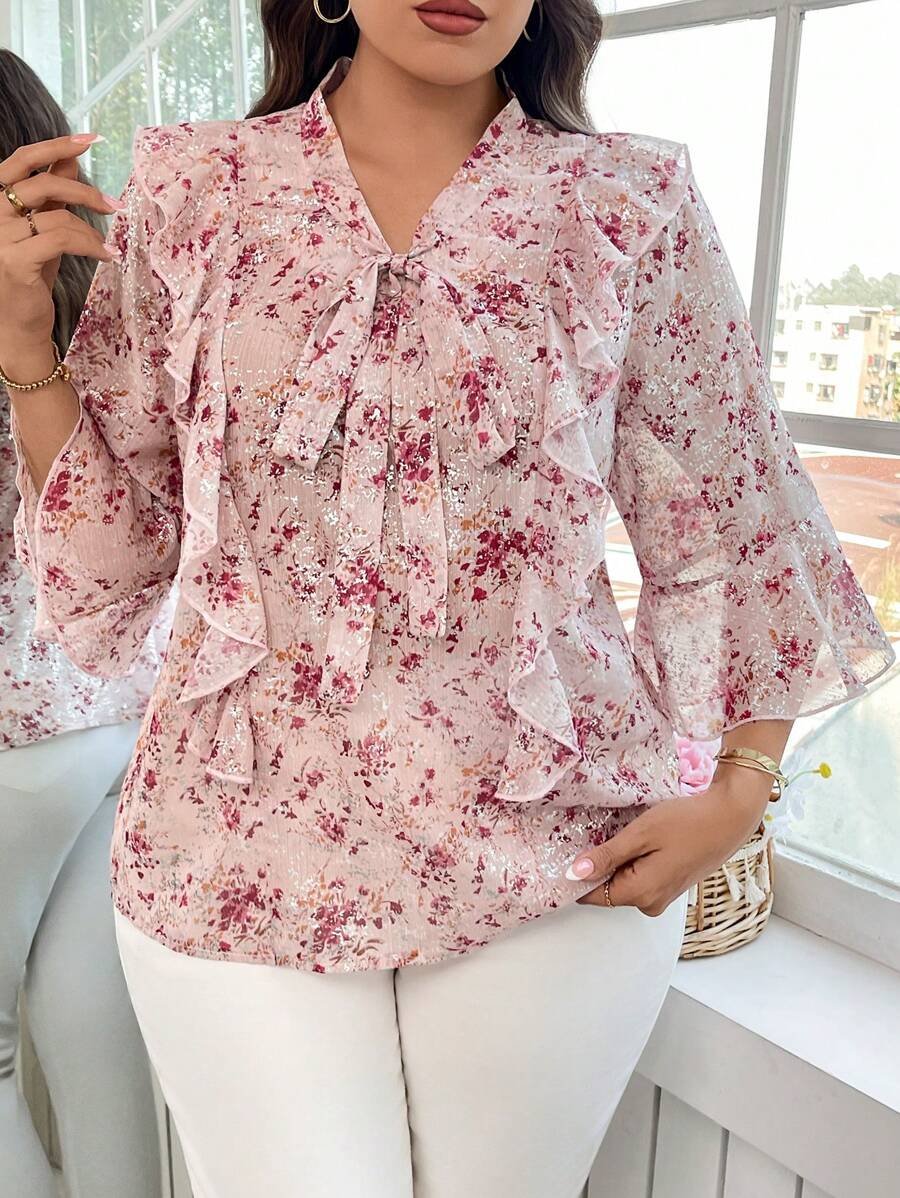 Reflora 曲线大码女式浪漫休闲日常粉色蝴蝶结荷叶边短袖商务优雅亮面衬衫，商务休闲女装，女士办公室着装，教师，老钱风格女装，商务休闲女装，优雅女装，夏季女装，度假女装，女士夏季服装，外出上衣，可爱夏季上衣，女士夏季服装，粉色衬衫，荷叶边上衣