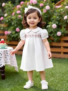 Vestido blanco con cuello Peter Pan y diseño de moño para bebé niña, adecuado para el verano. El cuello Peter Pan y el diseño del moño hacen que el bebé se vea talla grande exquisito y adorable, de moda, versátil y elegante. - Multicolor - Ver 1