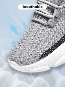 Chaussures de sport grises souples et respirantes en maille, polyvalentes et casual, parfaites pour la rentrée scolaire
