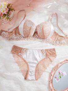 DesireSculpt 2pcs/Set Dual-Tone Lace Trim Wire Lingerie Bra & Panty Set