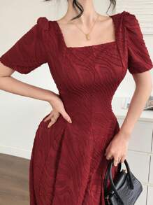 DAZY Vestito elegante da donna a vita aderente, scollo quadrato, di lunghezza media