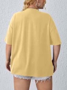 SHEIN EZwear 加大字母图案落肩T恤 California 加大码T恤 - 黃色 - 查看 2