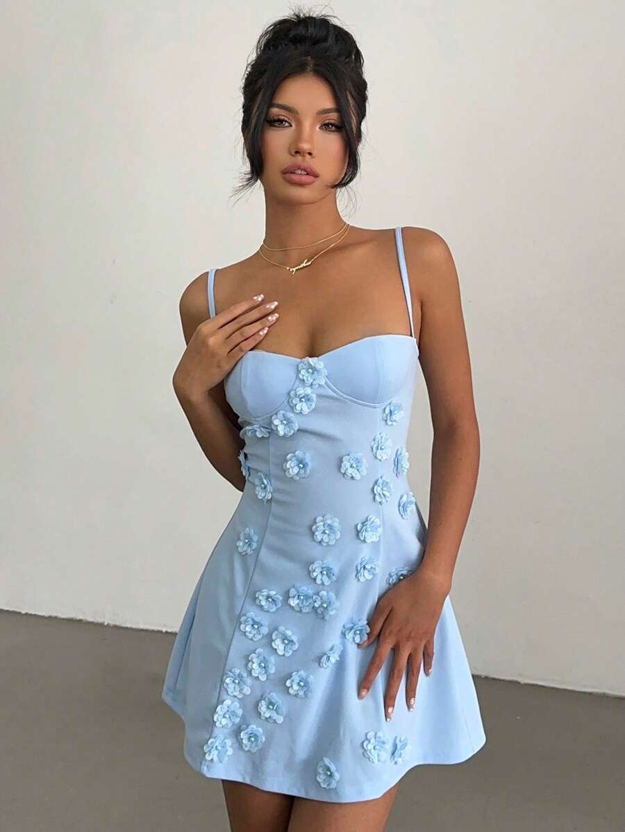 Aloruh Vestido mini elegante de tirantes finos de punto azul claro con decoración floral 3D para mujer