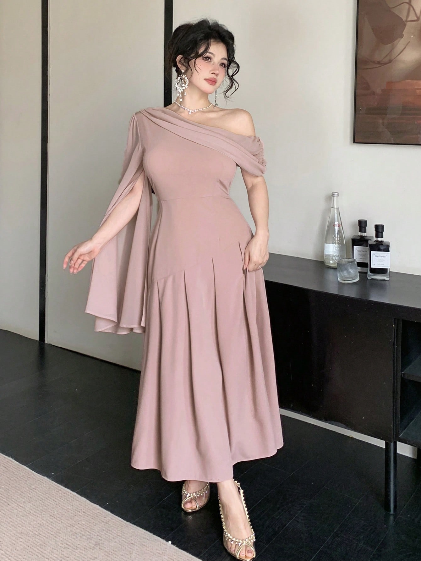 DAZY فستان نسائي أنيق بأكمام واسعة وياقة غير متماث...