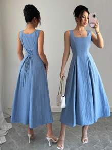 Gloray Elegantes hellblaues Kleid mit vertikalen Streifen, quadratischem Ausschnitt, rückenfreiem Design und Taillengürtel