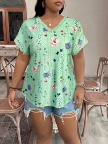 SHEIN VCAY Plus Size Women Floral Print Contrast Lace Bat Wing Sleeve Casual T-Shirt