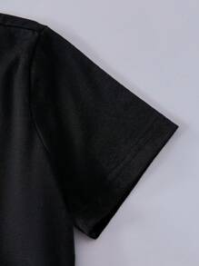 SHEIN Streecool Kids 2件套男孩字母印花短袖T恤和短裤休闲装 - 彩色 - 查看 5