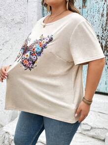 SHEIN CURVE+ Plus Size Women Casual Butterfly Printed Round Neck Short Sleeve Fitted T-Shirt, Suitable For Summer, Beach Vacation