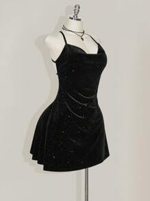 SHEIN ICON Vestido mini con espalda descubierta, cintura ceñida y terciopelo con brillo en talla grande - Negro - Ver 5