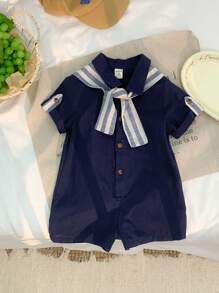 SHEIN Tenue décontractée de style universitaire pour tout-petits, chemise à manches courtes de couleur unie, barboteuse à col châle rayé. Convient pour le printemps et l'été, pour porter à l'intérieur et à l'extérieur - Bleu marine - Voir 5
