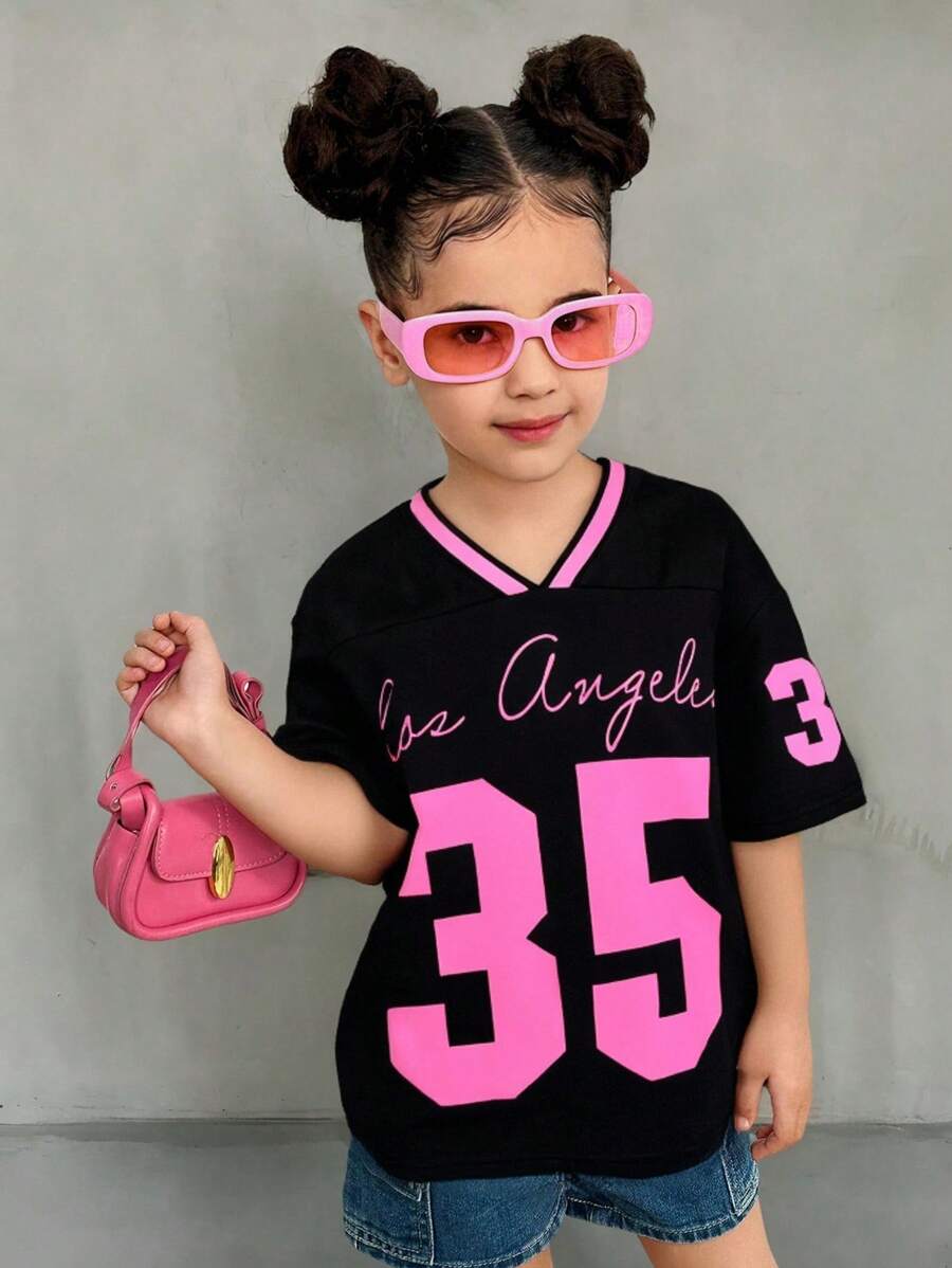 SHEIN 女童超大号美式运动休闲球衣 V 领撞色数字图案 T 恤，适合母女套装、假日、夏季、旅行