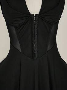 SHEIN ICON 钩眼网眼拼接短款吊带背心黑色紧身鱼骨腰A字下摆连衣裙 - 黑色 - 查看 7