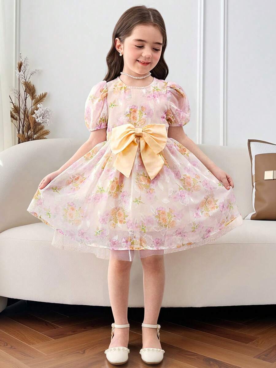 Kleine Mädchen Kleid mit kleinem Blümchen-Muster, rundem Ausschnitt, Puffärmeln und Schleife verziert - Khaki - Übersicht 1