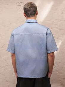Manfinity VCAY Camisa cargo masculina, tamanho padrão, lavada, cáqui desgastada, folgada, manga curta, com gravata de cortesia - Baby Azul - Ver 2