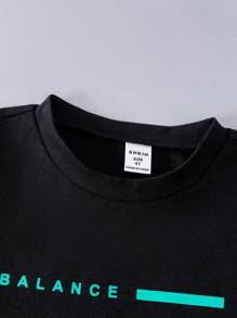 SHEIN Streecool Kids 2件套男孩字母印花短袖T恤和短裤休闲装 - 彩色 - 查看 8