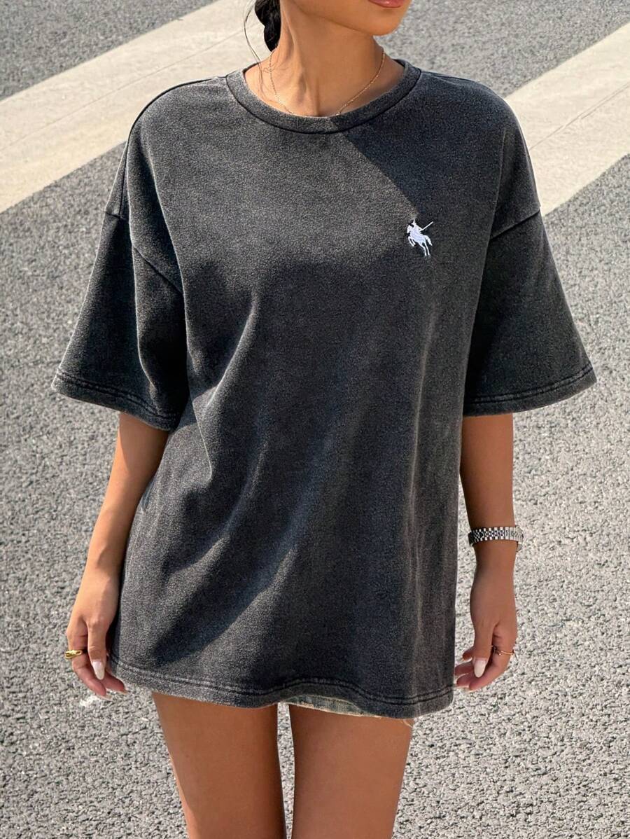 Muchica 女式黑色针织圆领落肩袖休闲T恤，带骑士印花 - 黑色 - 查看 1